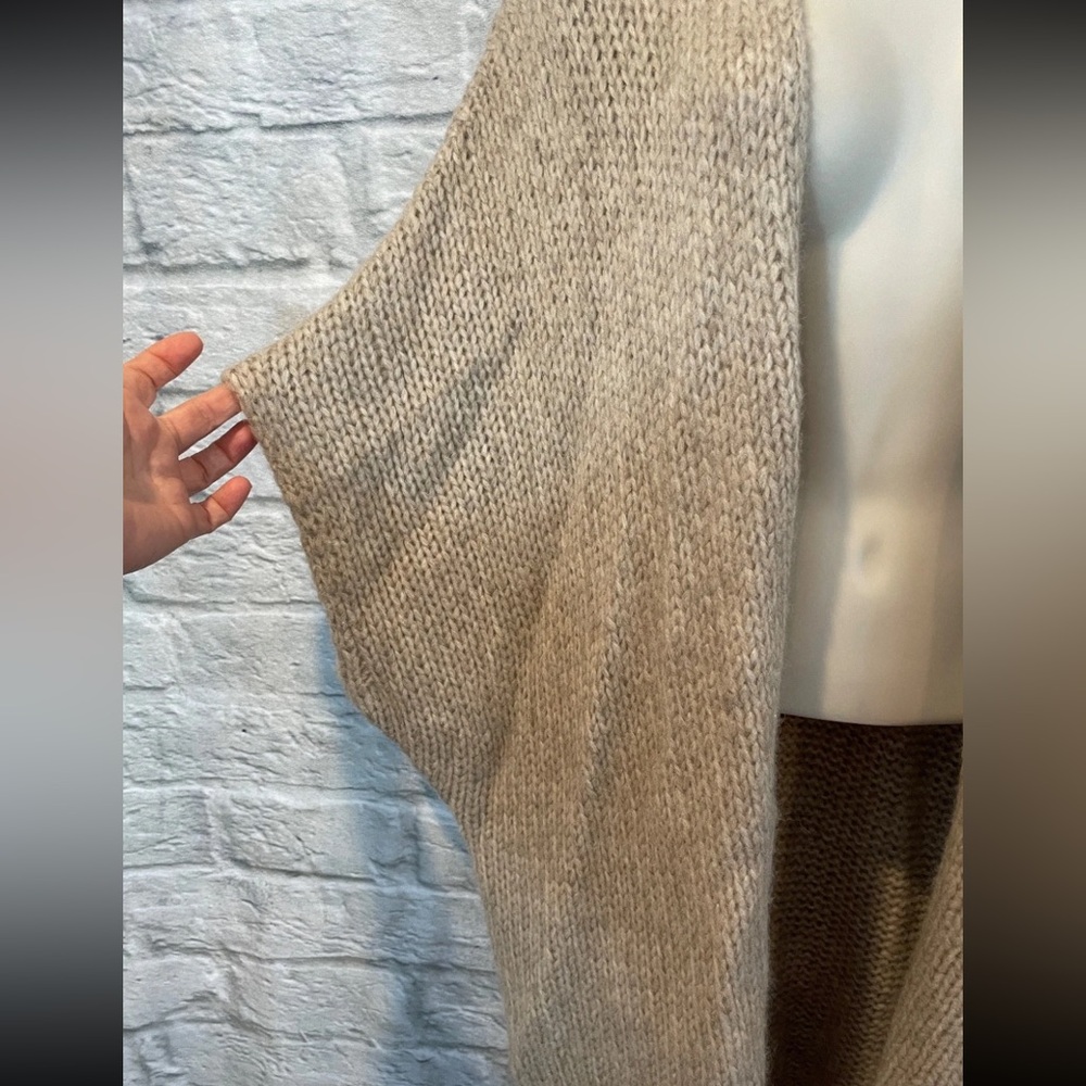 Latierra Women's Nube Vest in Oatmeal Alpaca Blend One Size - Picture 7 of 9